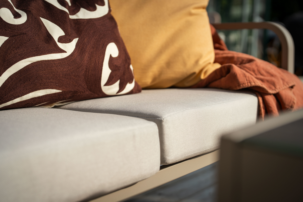 HÅNGER SOFA SAND FRAME CUSHIONS FEATHER GRAY